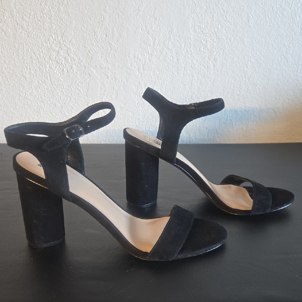 Chic Black Suede Heels - Picture 6 of 9